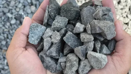 perbedaan batu belah dan batu split - batu bangunan - material bangunan